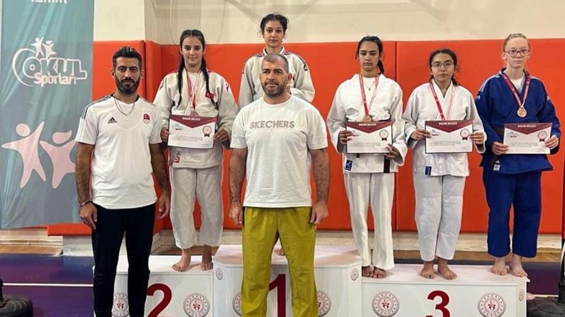 Judo'da İzmir ikinciliği.